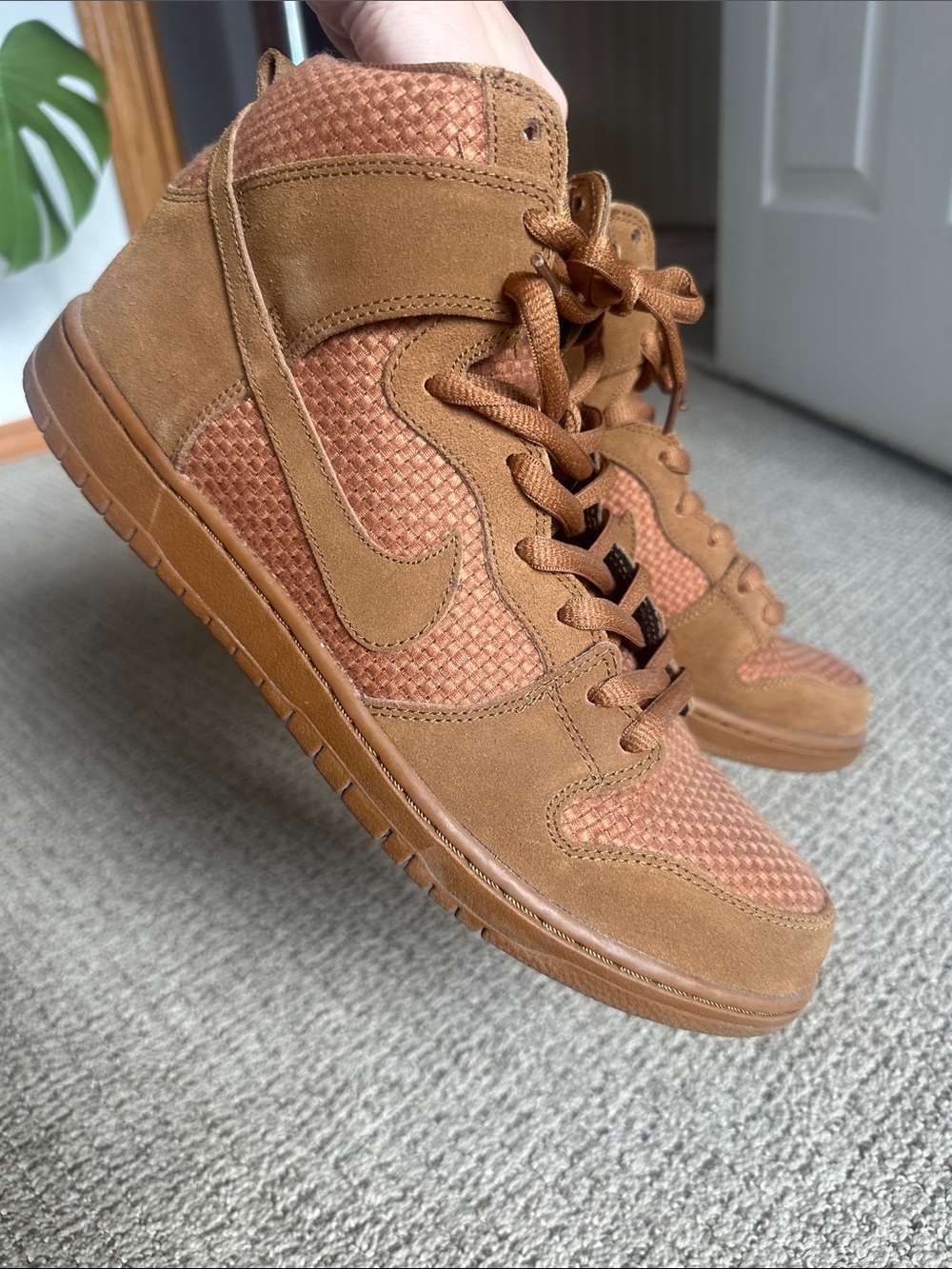Nike SB Dunk High Pro brown ‘ale’ sneakers